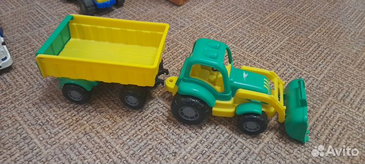 Игрушка трактор с прицепом