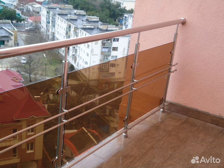 Стеклянное ограждение для балкона