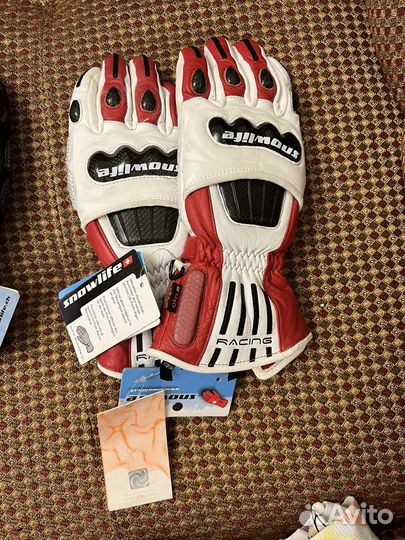 Горнолыжные перчатки