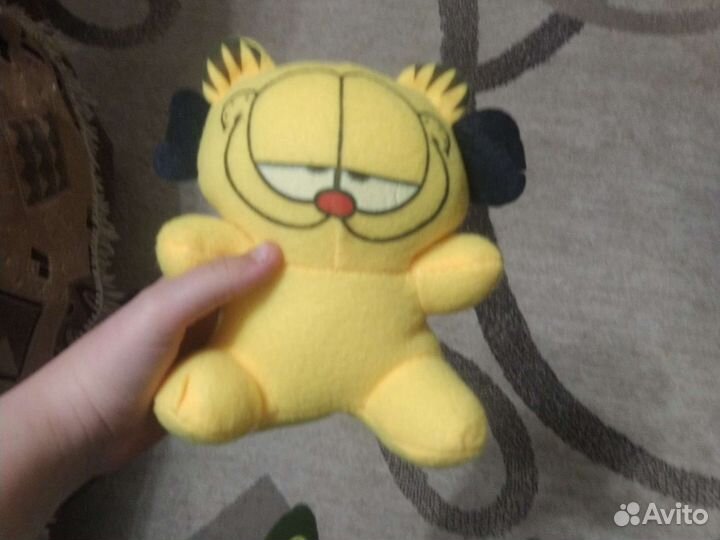 Кот жёлтый плюшевый б/у