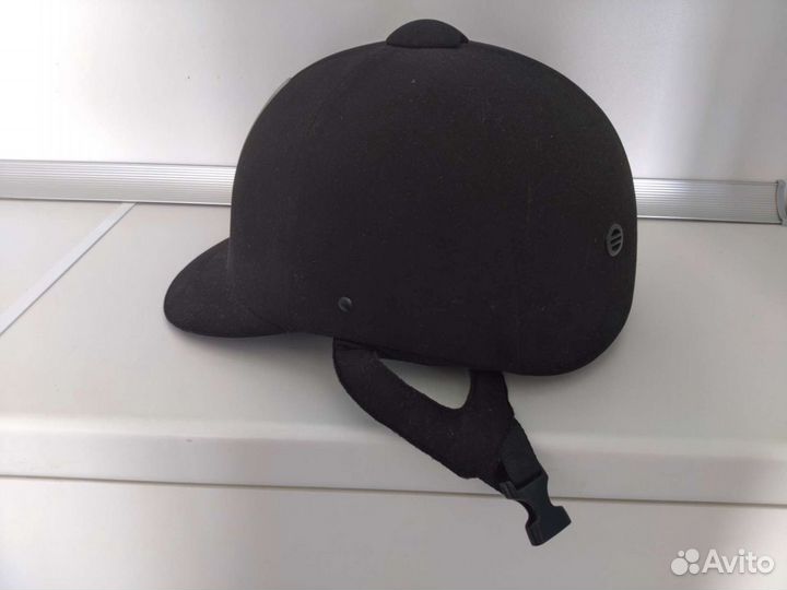 Шлем для конного спорта