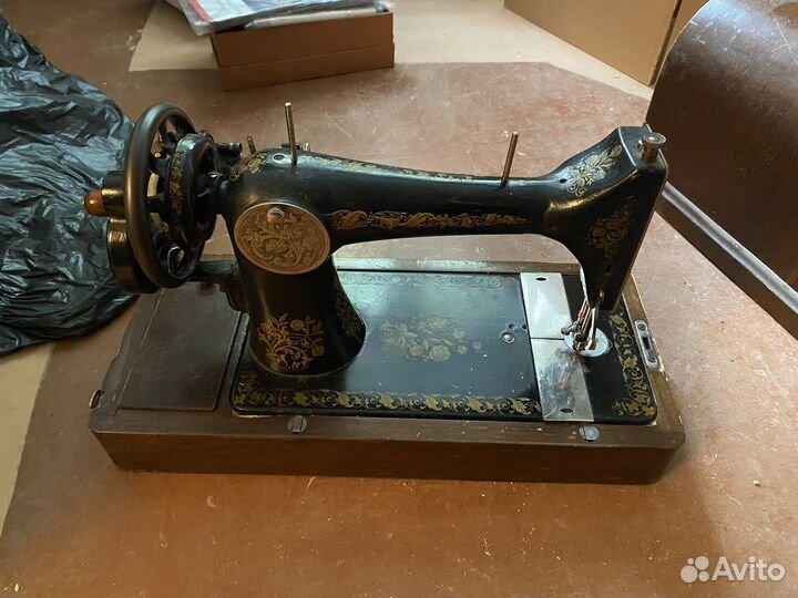 Швейная машина старинная