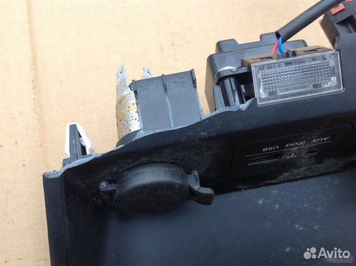 Консоль центральная Kia Sorento 2009