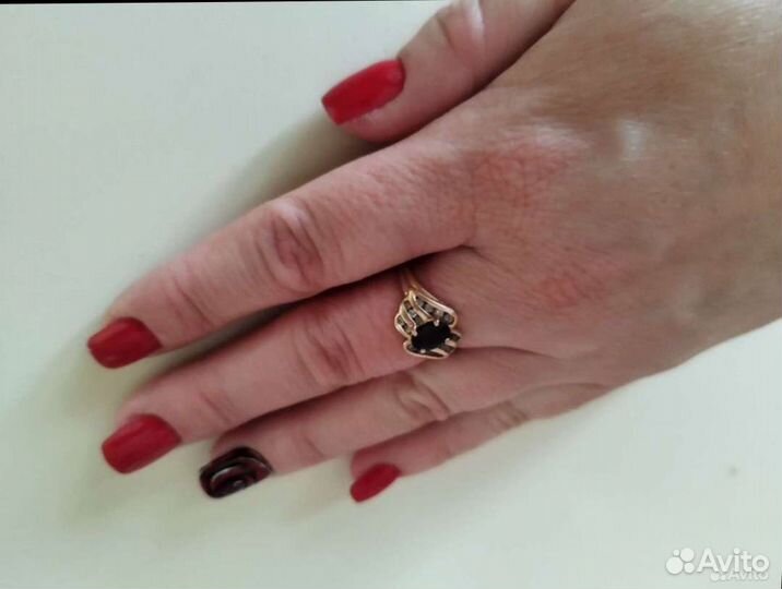 Золотое кольцо с сапфиром