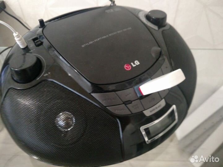 Бумбокс (радио/ CD, MP3 /AUX/ USB)