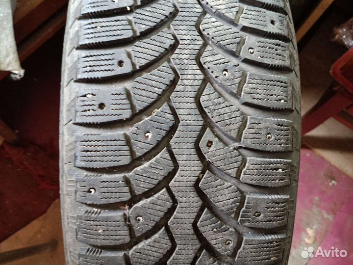 Bridgestone Blizzak Spike-01 235/65 R17 108T