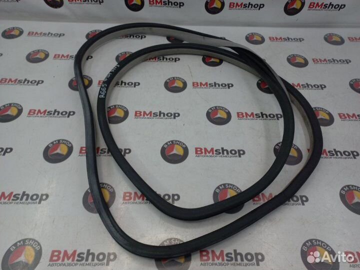 Уплотнитель в проём двери задний левый Mercedes