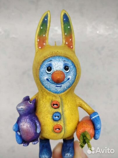 Снеговик в костюме зайчика елочная игрушка