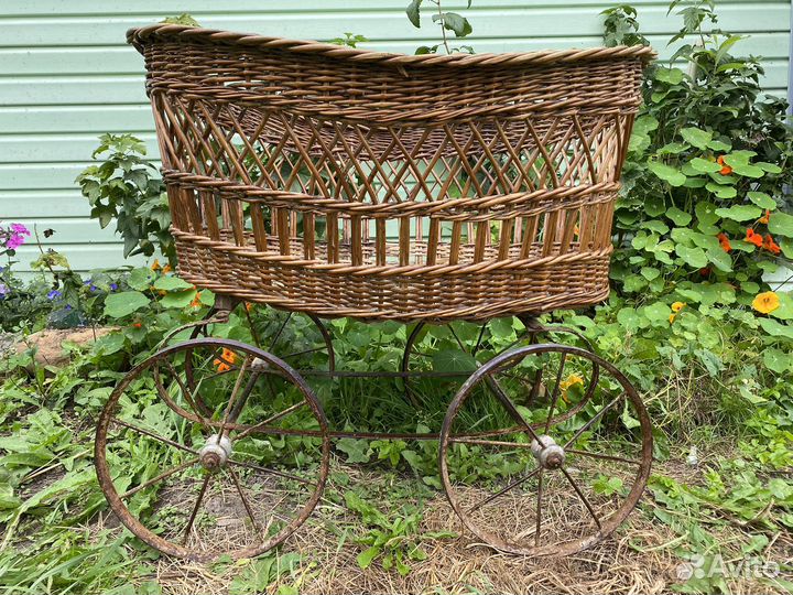 Антикварная детская коляска