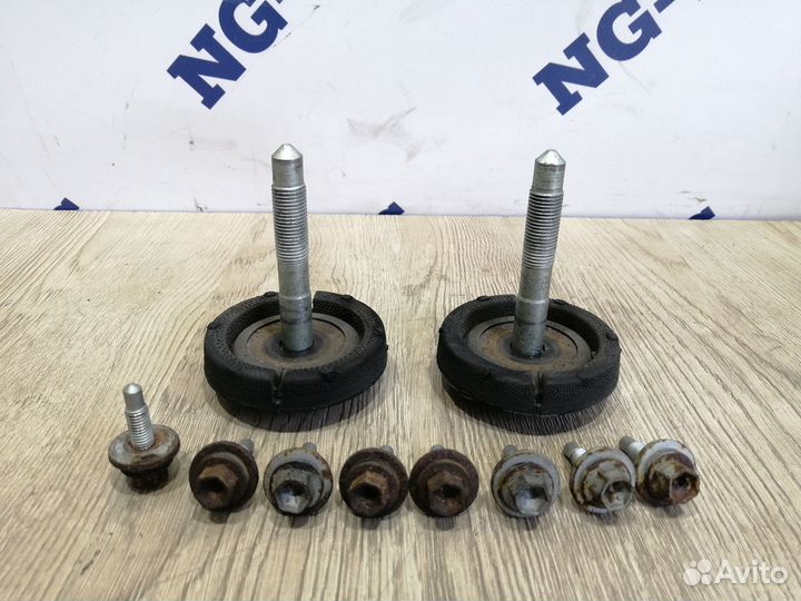 Болты крепления задней балки Toyota Mark 2 GX100