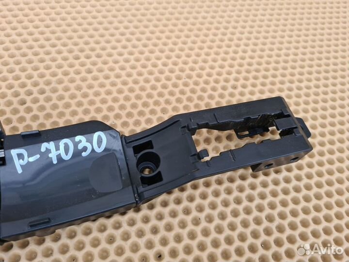 Кронштейн ручки двери правый Infiniti