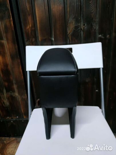 Подлокотник на nissan Almera