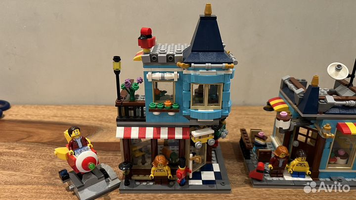 Lego Creator 31105 Городской магазин игрушек
