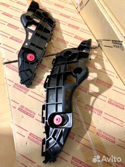 Кронштейн бампера Toyota Highlander 3 2013-2020