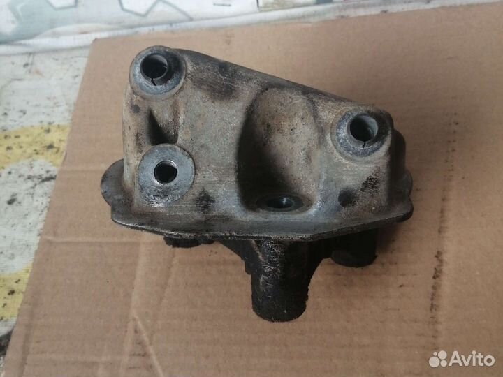 Кронштейн опоры двигателя правы Peugeot 307 TU5JP