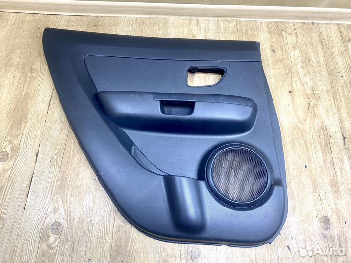 Обшивка двери задняя левая Kia Soul 2008-2011г