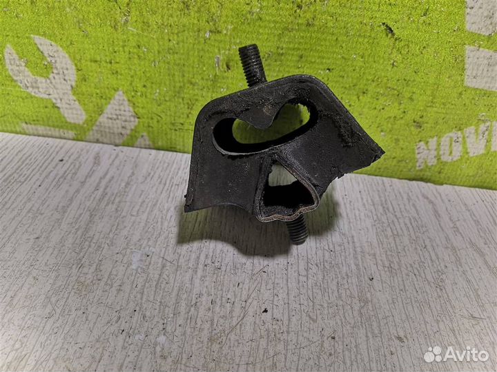 Опора двигателя Ауди 80 90 Б3