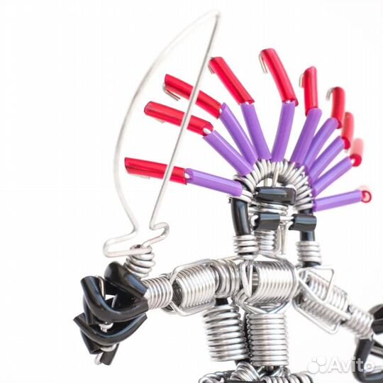 Сувенирная игрушка Индеец (фиолетово-красный)