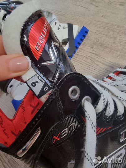 Хоккейные коньки, клюшки, шайбы, лезвия, нательное