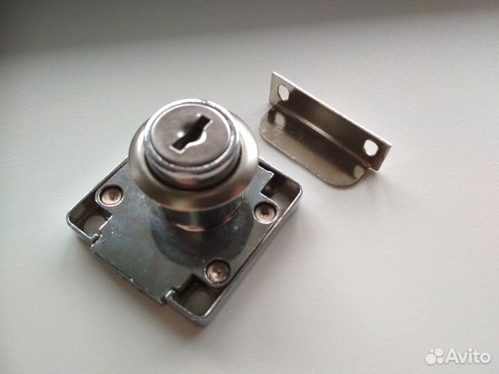 Замок для мебели с приёмной планкой