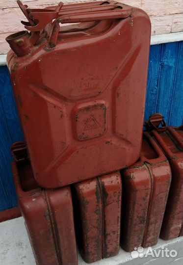 Канистры металлические 20 литров