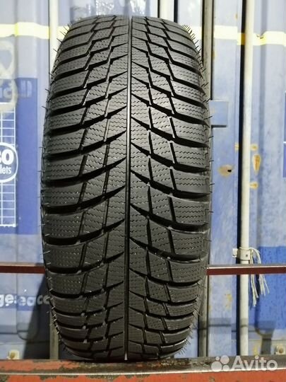 Bridgestone Blizzak LM-001 215/60 R16