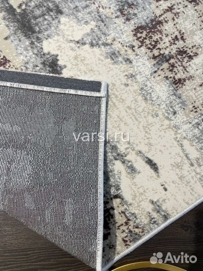 Ковер серый моамор с брусничным лофт