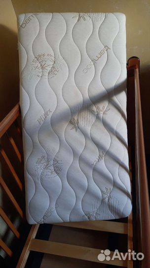 Детская кроватка с матрасом