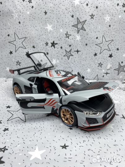 Машинка Audi R8 / Металлическая Модель 1:24