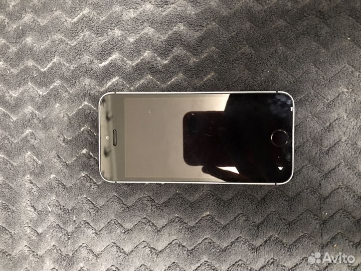 Телефон iPhone se