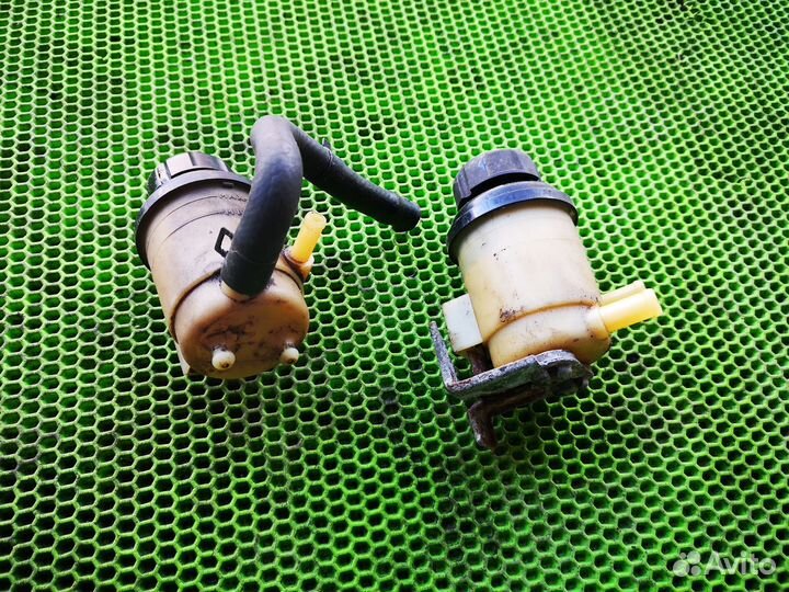 Бачок гура на Hyundai Sonata IV EF 01-12