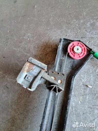 Стеклоподъёмник передний правый Cadillac bls