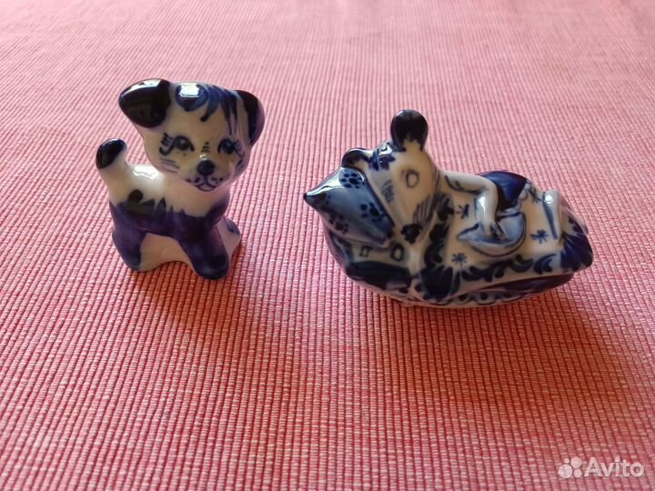 Гжель коллекционные фигурки. Мышь спящая и Собачка