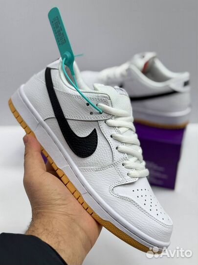 Кроссовки Nike dunk белые 1