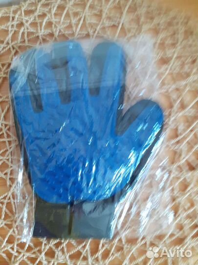 Перчатка для вычесывания шерсти