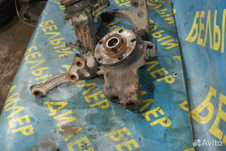 Передний поворотный кулак Audi A6 C5