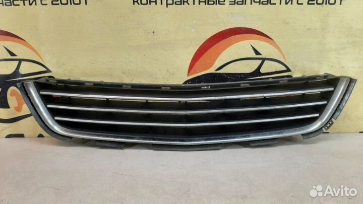 Решетка бампера центральная Opel Astra H 2007-2014