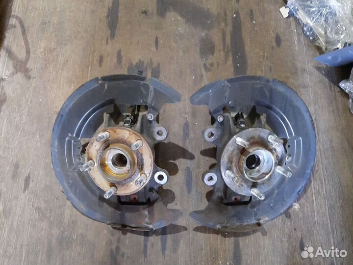 Поворотный кулак в сборе на Volvo s40