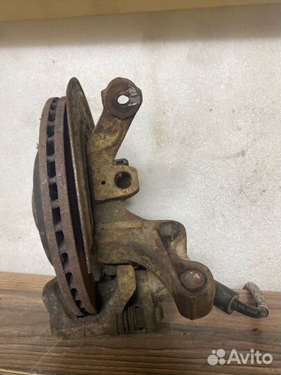 Кулак поворотный передний правый Renault Symbol 1