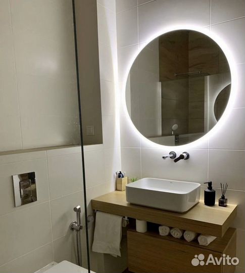 Круглое зеркало с фронтальной подсветкой