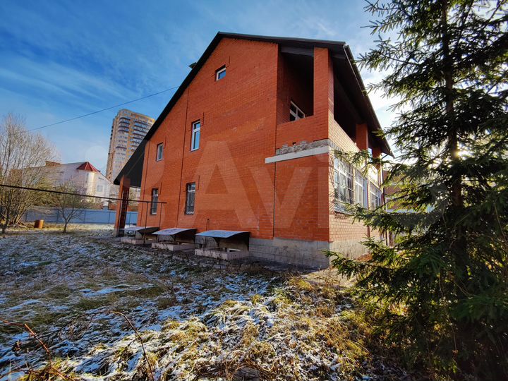 Дом 273,6 м² на участке 14,9 сот.