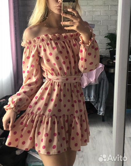 Платье prettylittlething