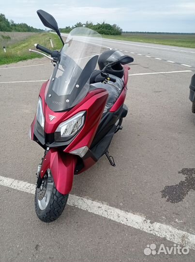 Скутер Vento Max 200