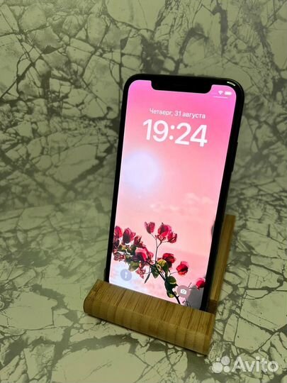 Телефон iPhone 10