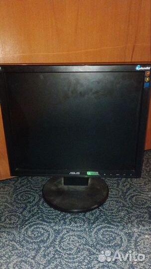 Монитор Asus и клавиатура