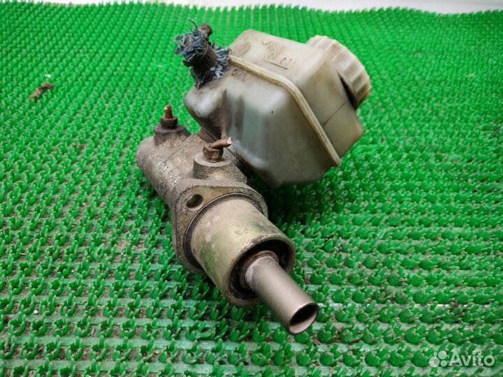 Главный тормозной цилиндр Volkswagen Passat B3 AAA