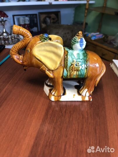 Слон хобот вверх. Обливной. Клеймо