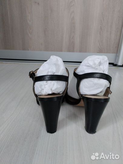 Босоножки Эконика