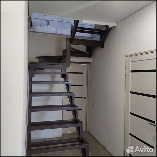 Лестница металлическая на второй этаж