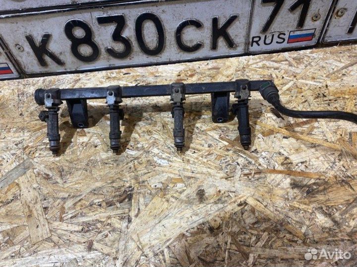 Топливная рампа с форсунками Renault Logan 1.6